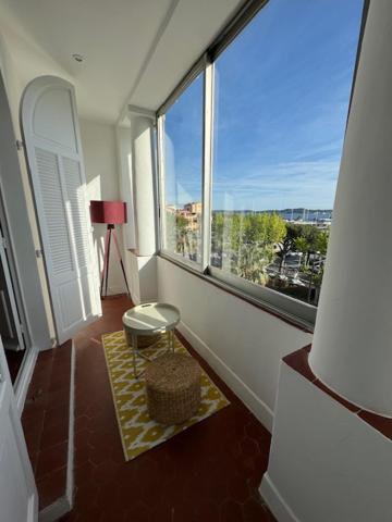 Сasa de vacaciones Maison De Village Renovee Avec Vue Exceptionnelle Sainte-Maxime